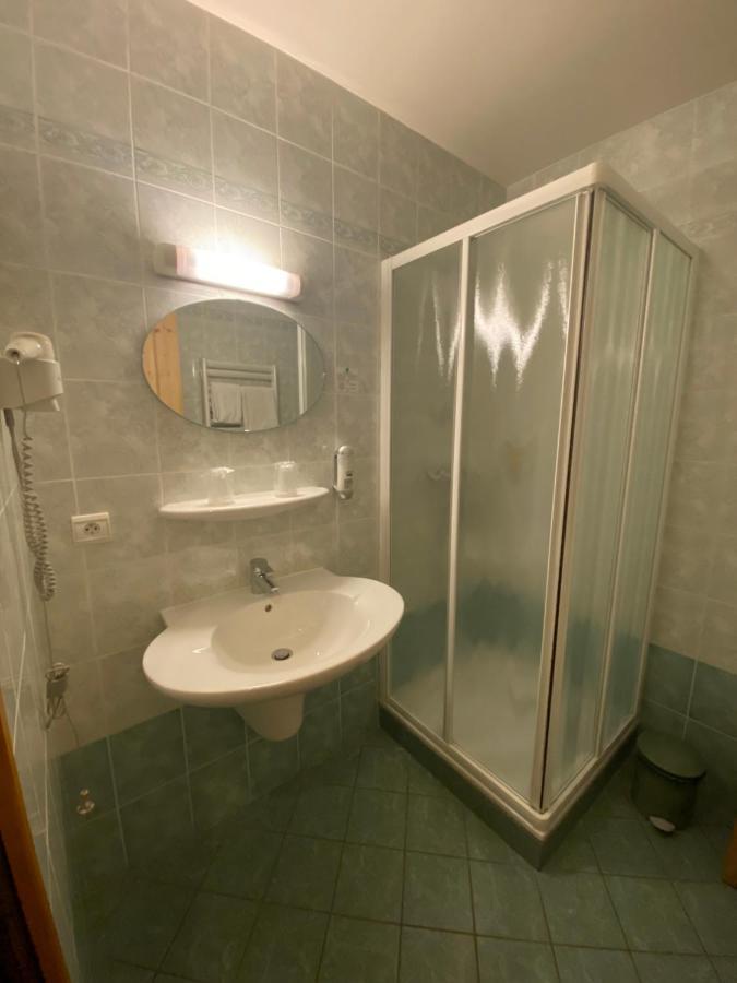 Le Schuss Hotel Châtel Eksteriør billede
