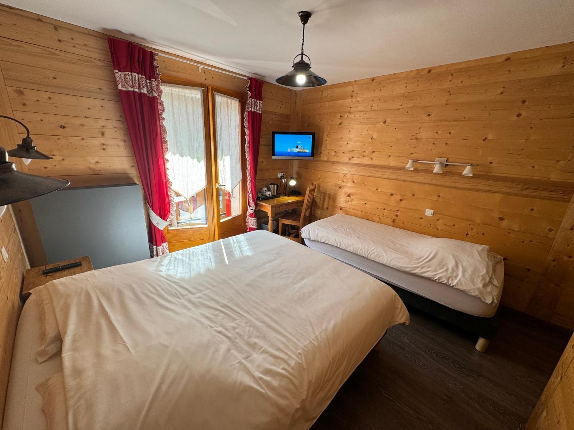 Le Schuss Hotel Châtel Eksteriør billede