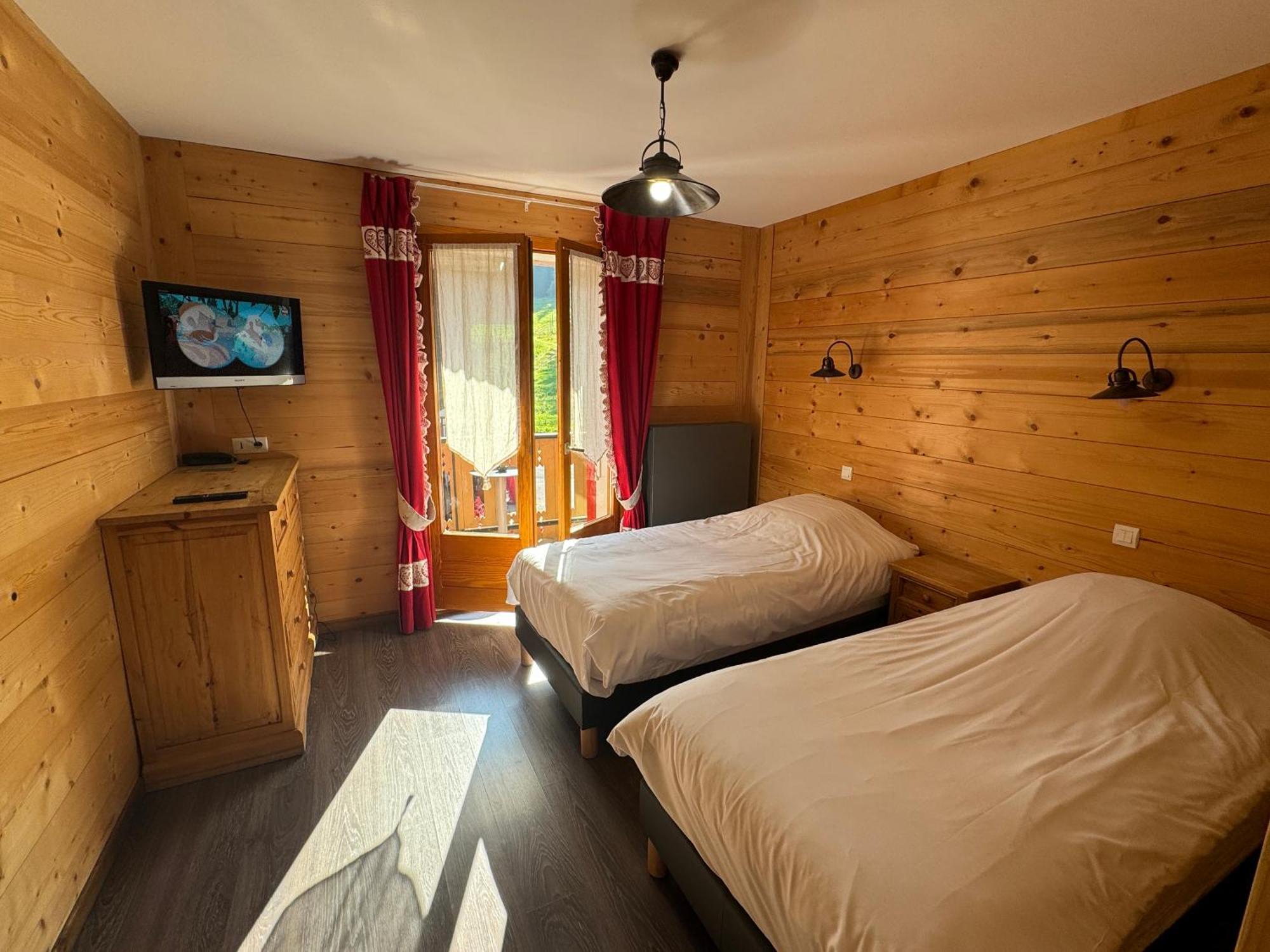 Le Schuss Hotel Châtel Eksteriør billede